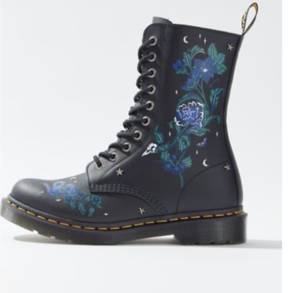 Dr. Martens Shoes - Dr. Marten 1490 Mystic Garden Floral Leather Boot-Size:  US 9/EU 40-New